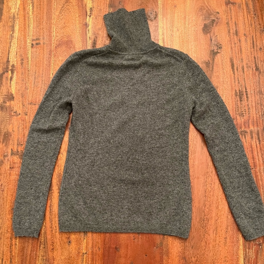 100% Cashmere Turtleneck Sweater